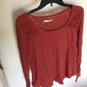 Long sleeve with lace